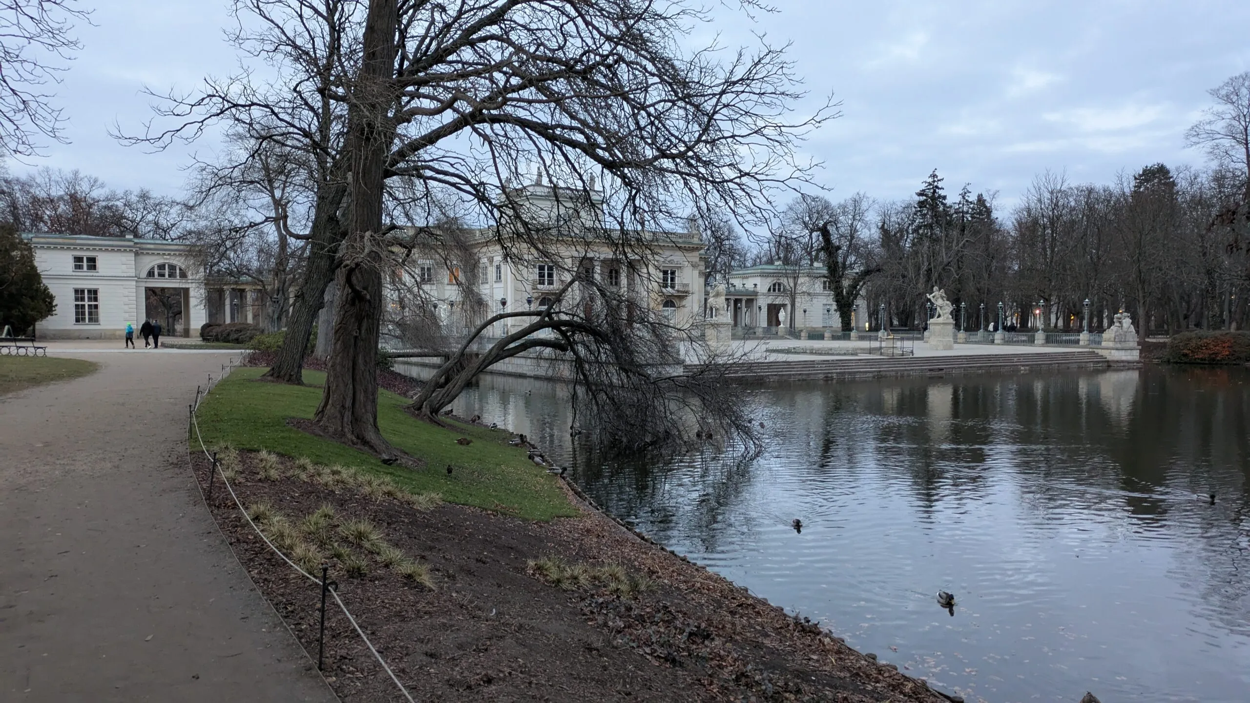 Palais sur l'eau dans le parc Łazienki