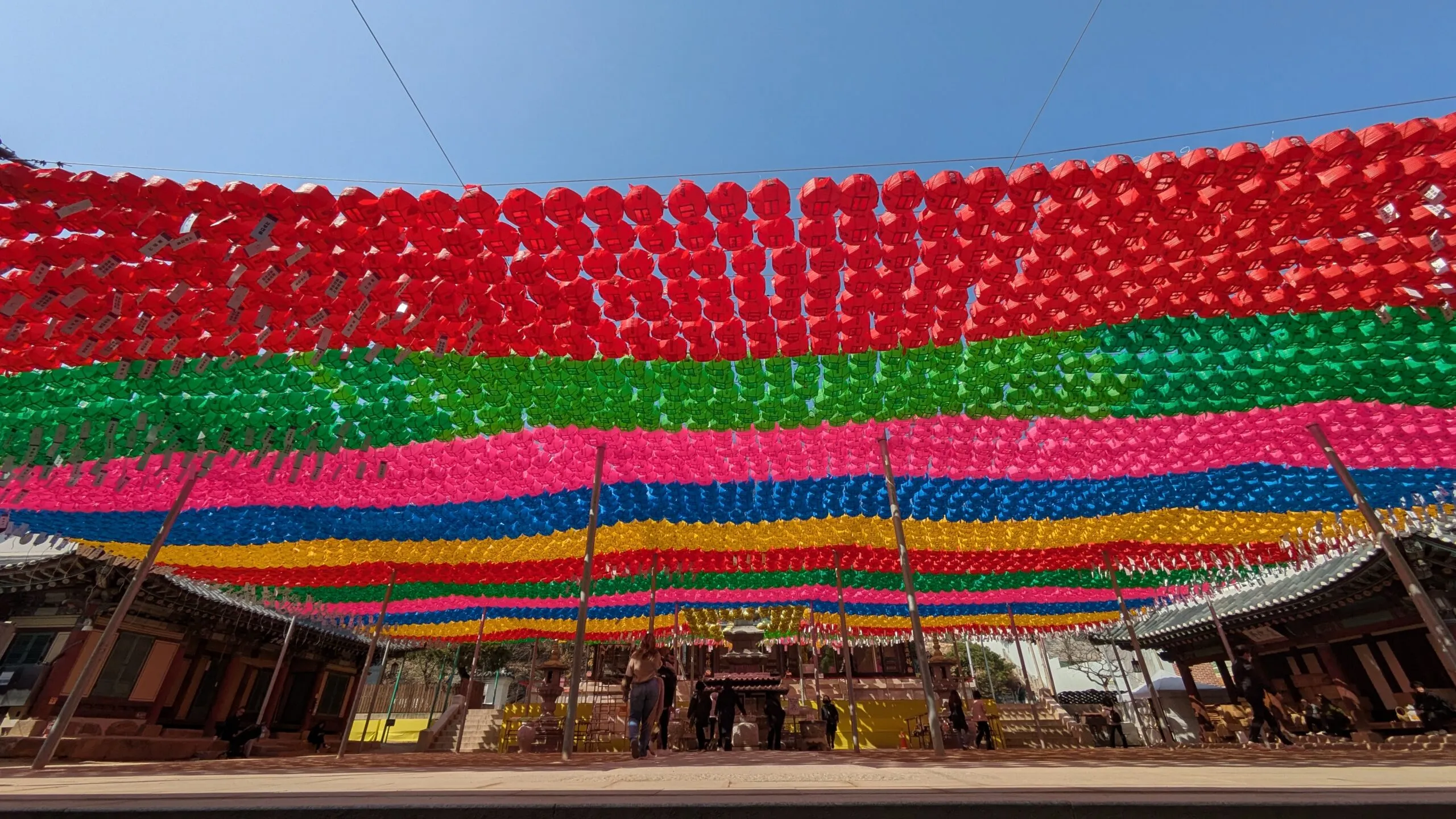 Allée de lanternes au temple Bongeunsa