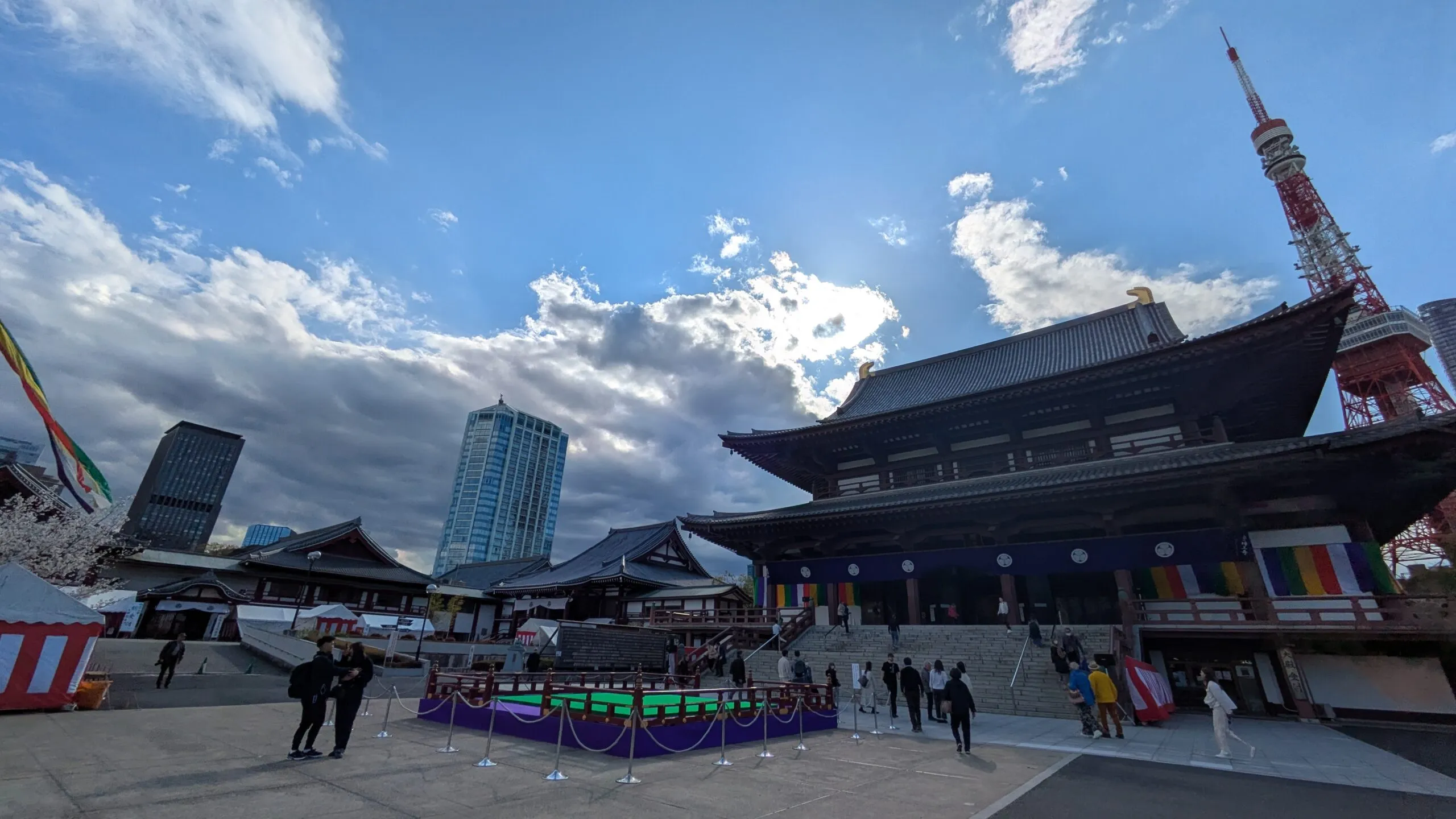 Temple Zōjō-ji avec Tokyo Tower en arrière-plan