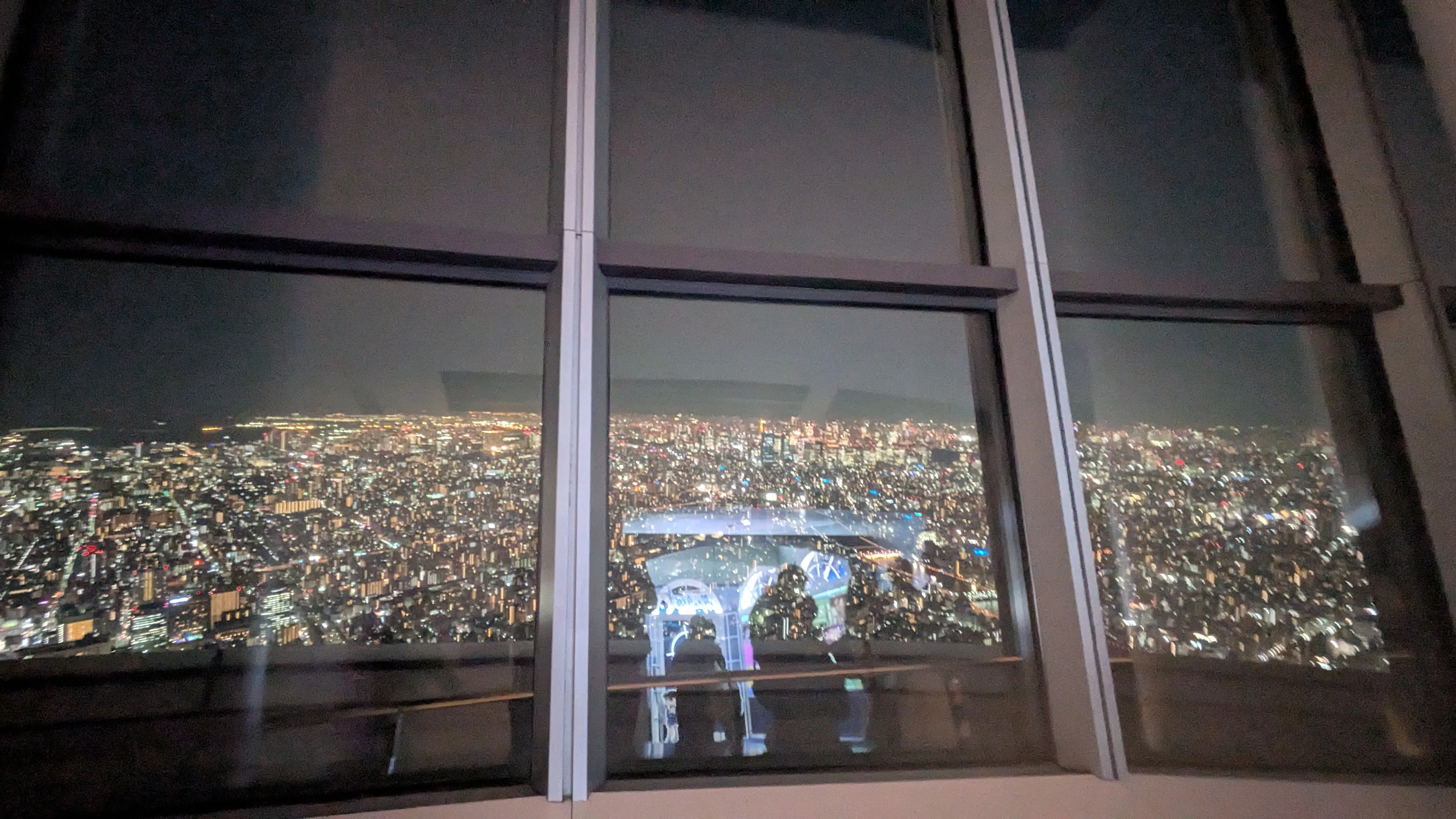 Tokyo Skytree depuis la base, en contre-plongée