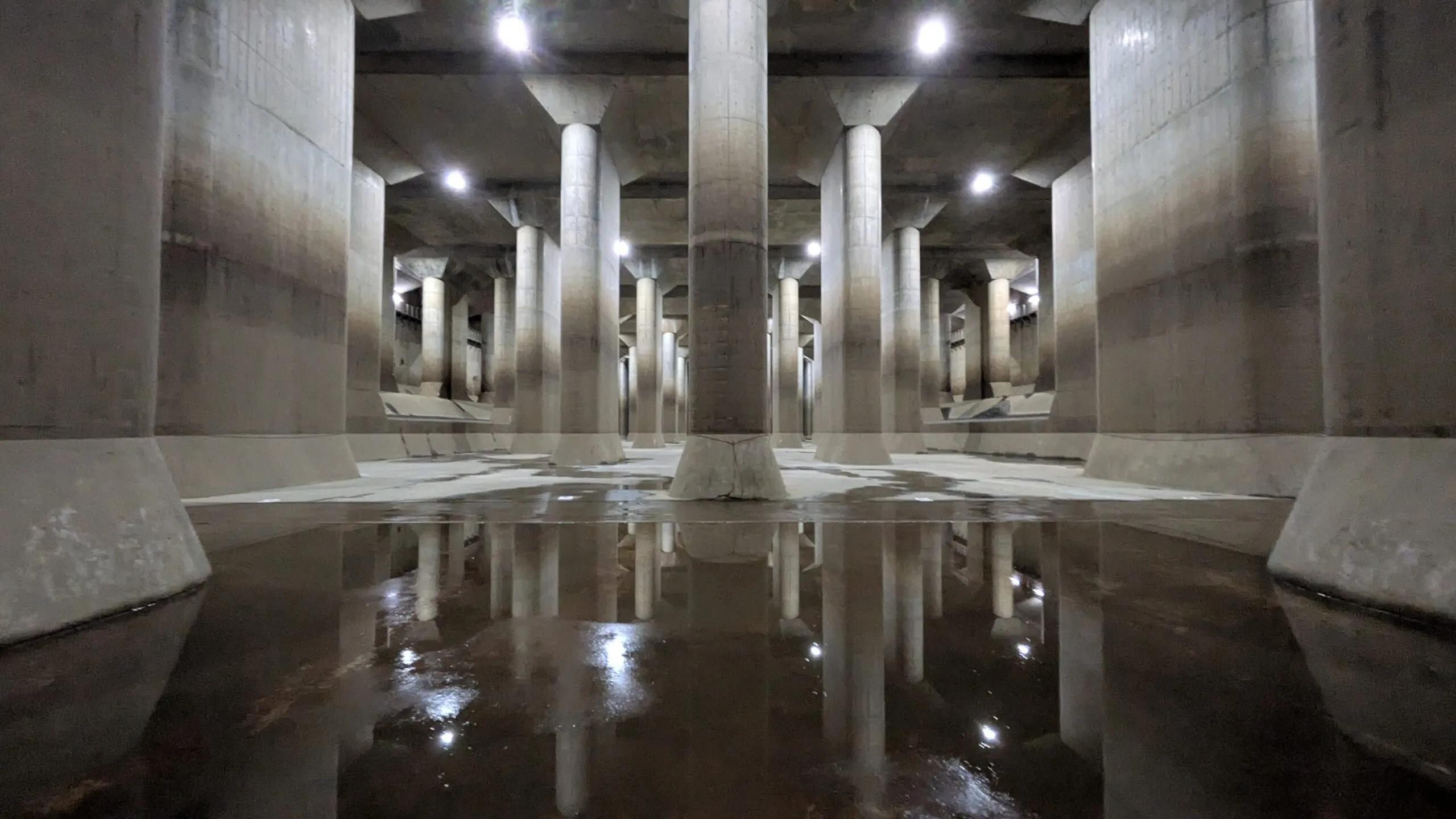 Intérieur du Metropolitan Area Outer Underground Discharge Channel