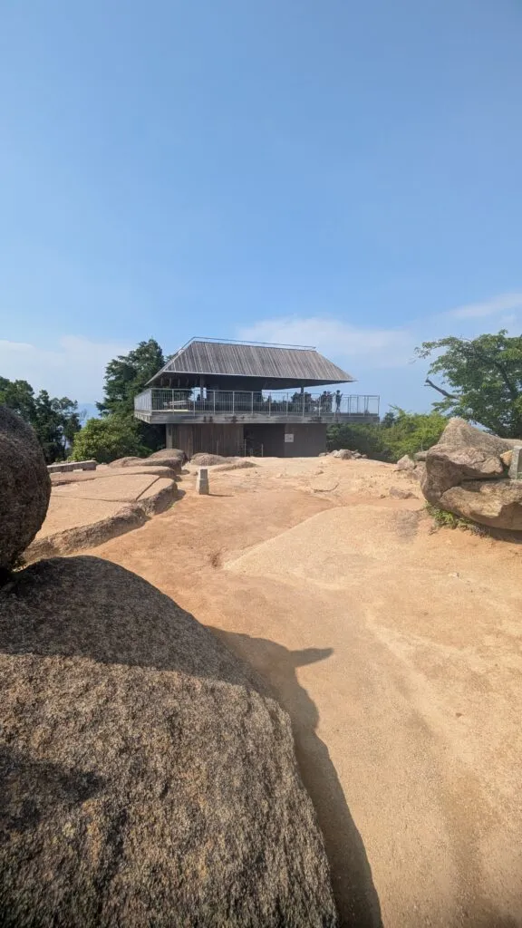 Ascension du Mont Misen : vue sur l'île sacrée de Miyajima