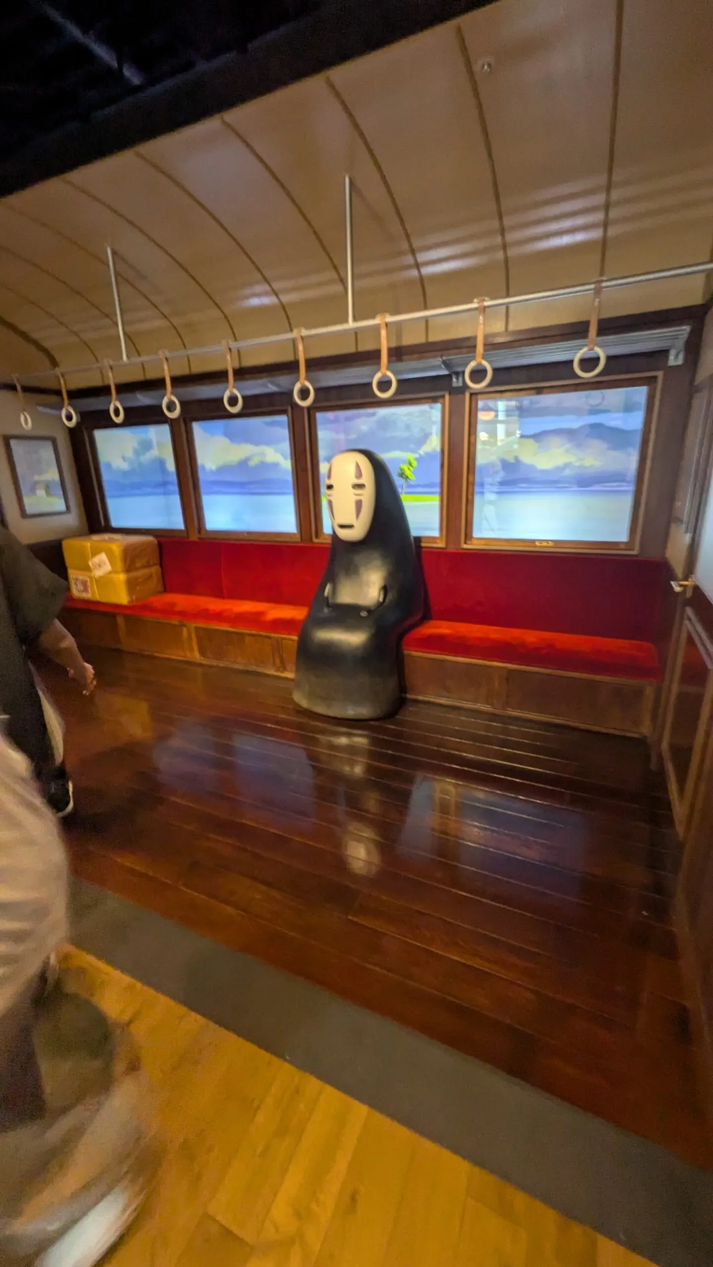 Kaonashi Sans-Visage dans le train au Ghibli Park