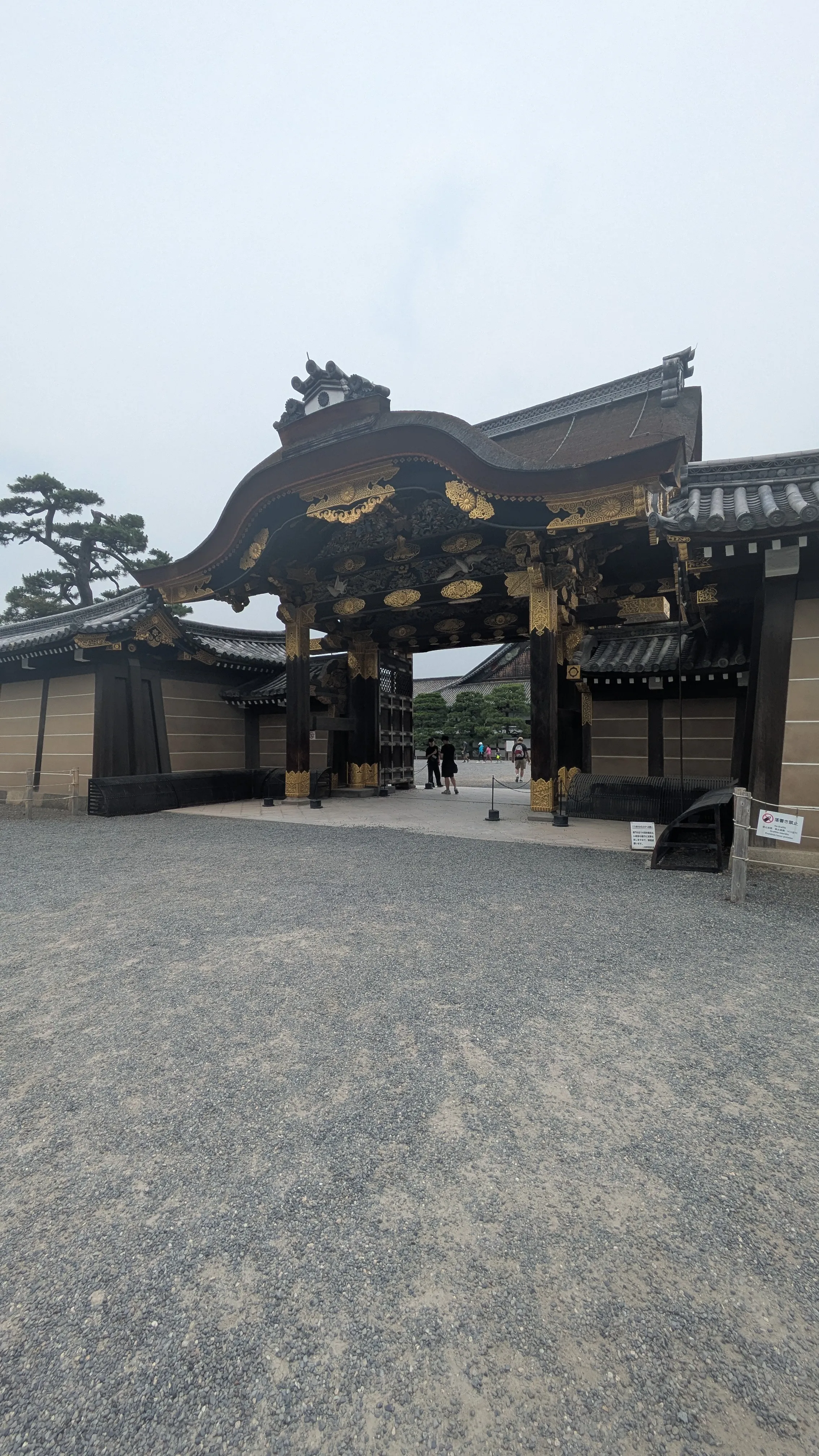 Portail Karamon du château de Nijō